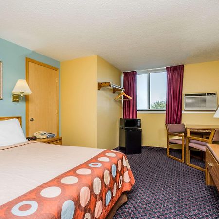 Super 8 By Wyndham Fergus Falls ภายนอก รูปภาพ