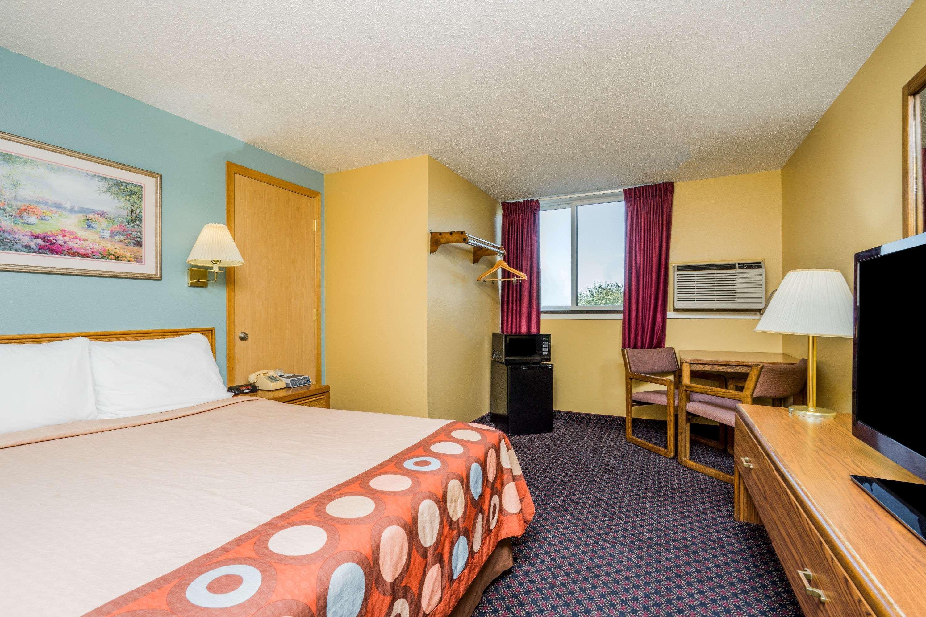Super 8 By Wyndham Fergus Falls ภายนอก รูปภาพ