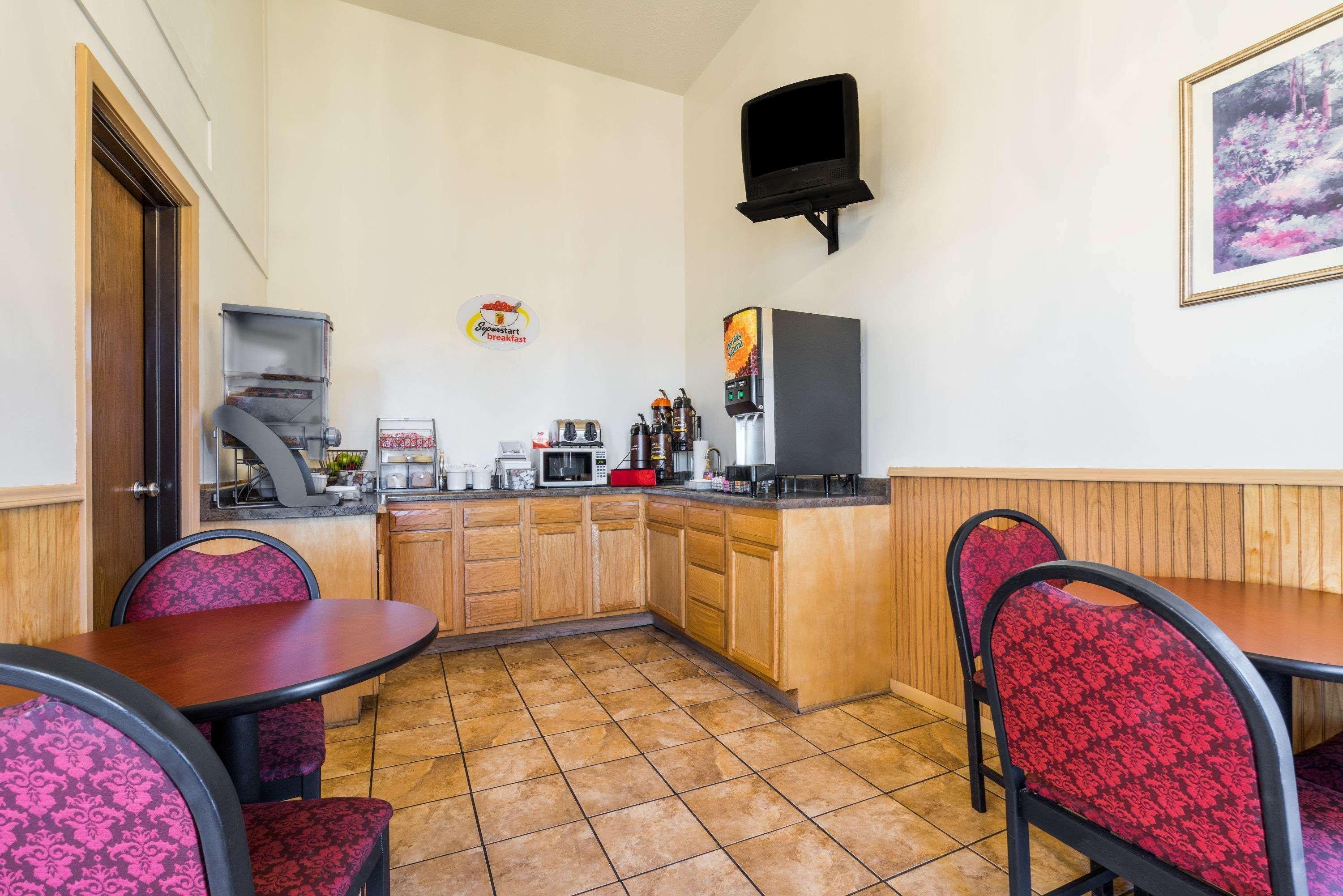 Super 8 By Wyndham Fergus Falls ภายนอก รูปภาพ