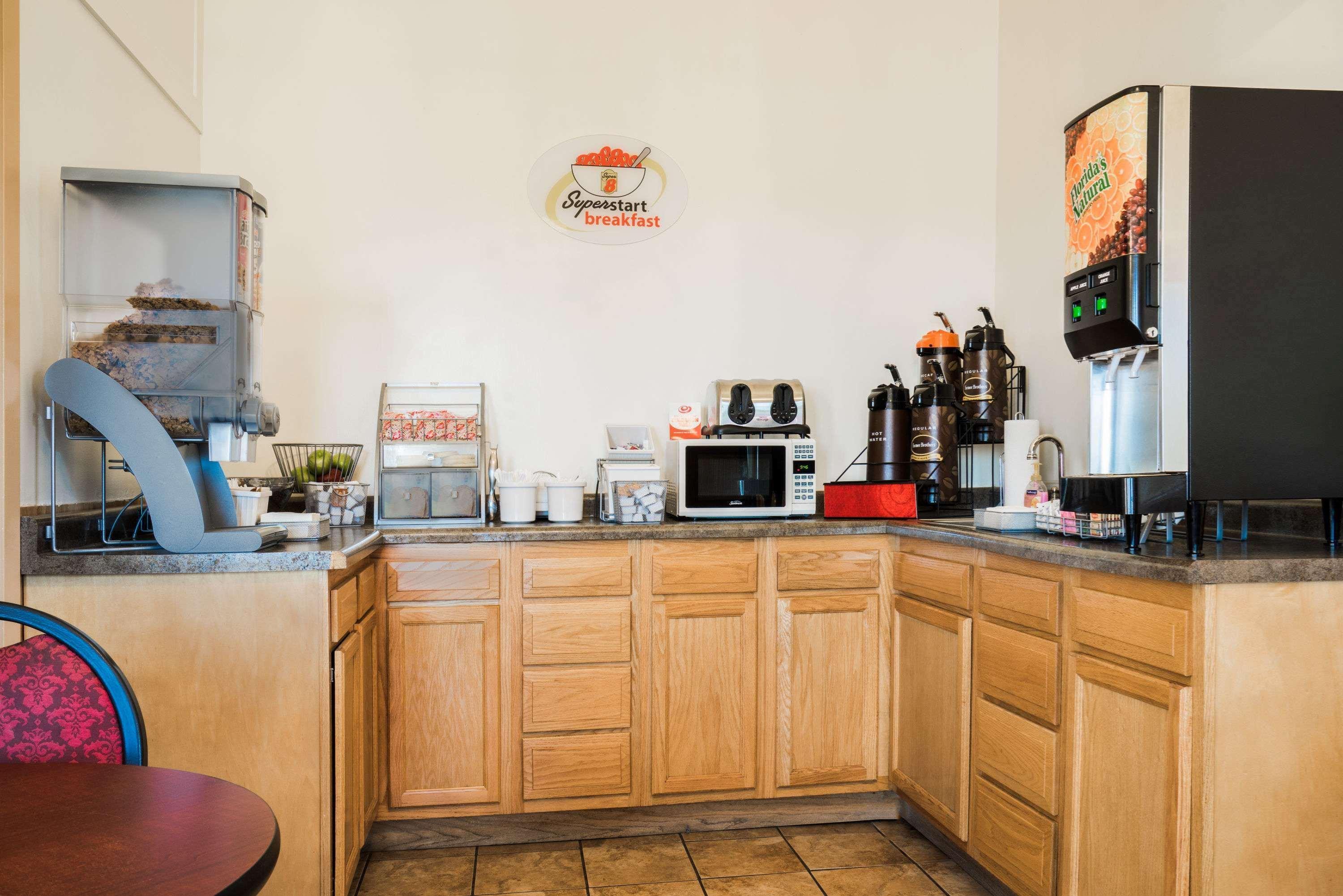 Super 8 By Wyndham Fergus Falls ภายนอก รูปภาพ