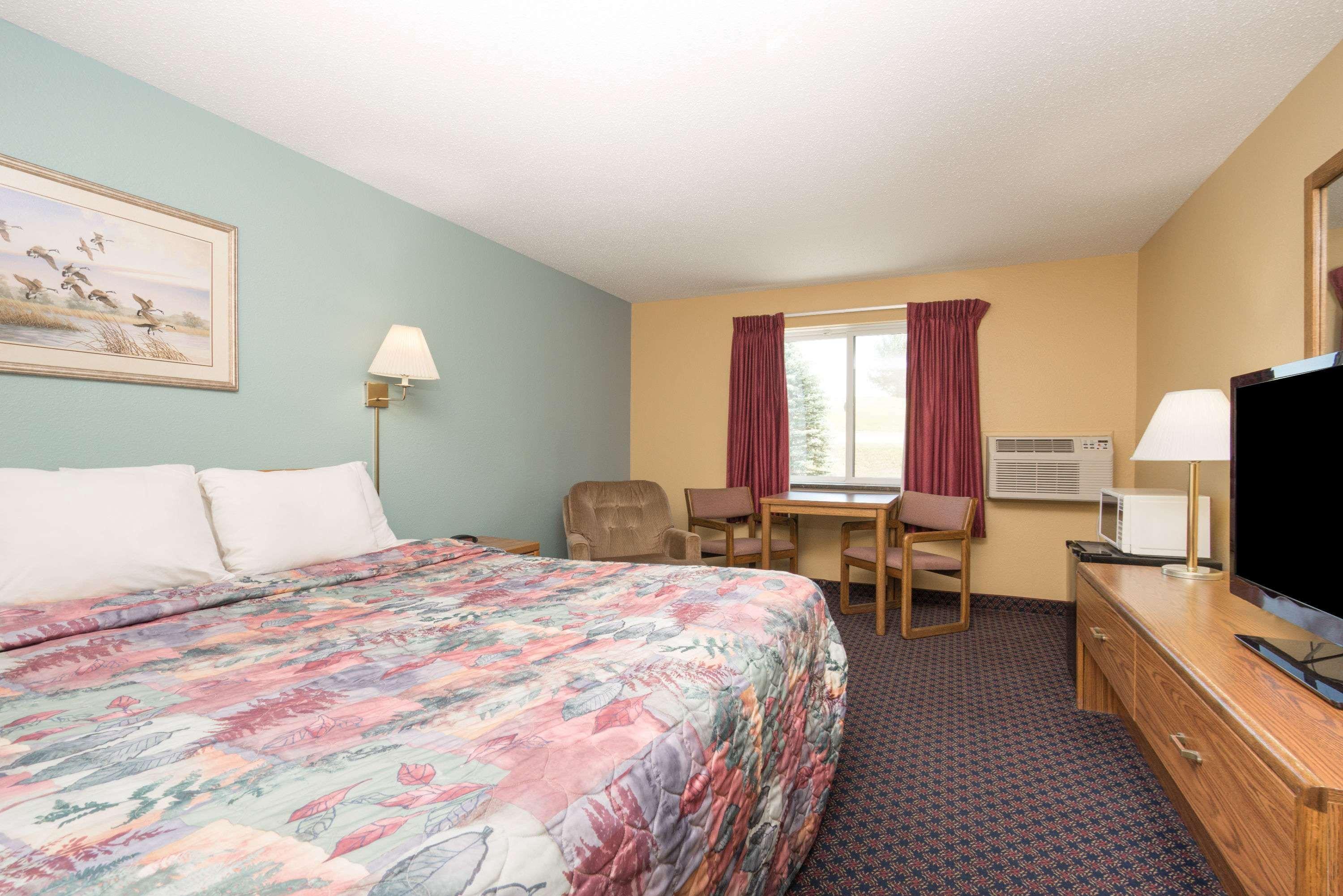 Super 8 By Wyndham Fergus Falls ภายนอก รูปภาพ