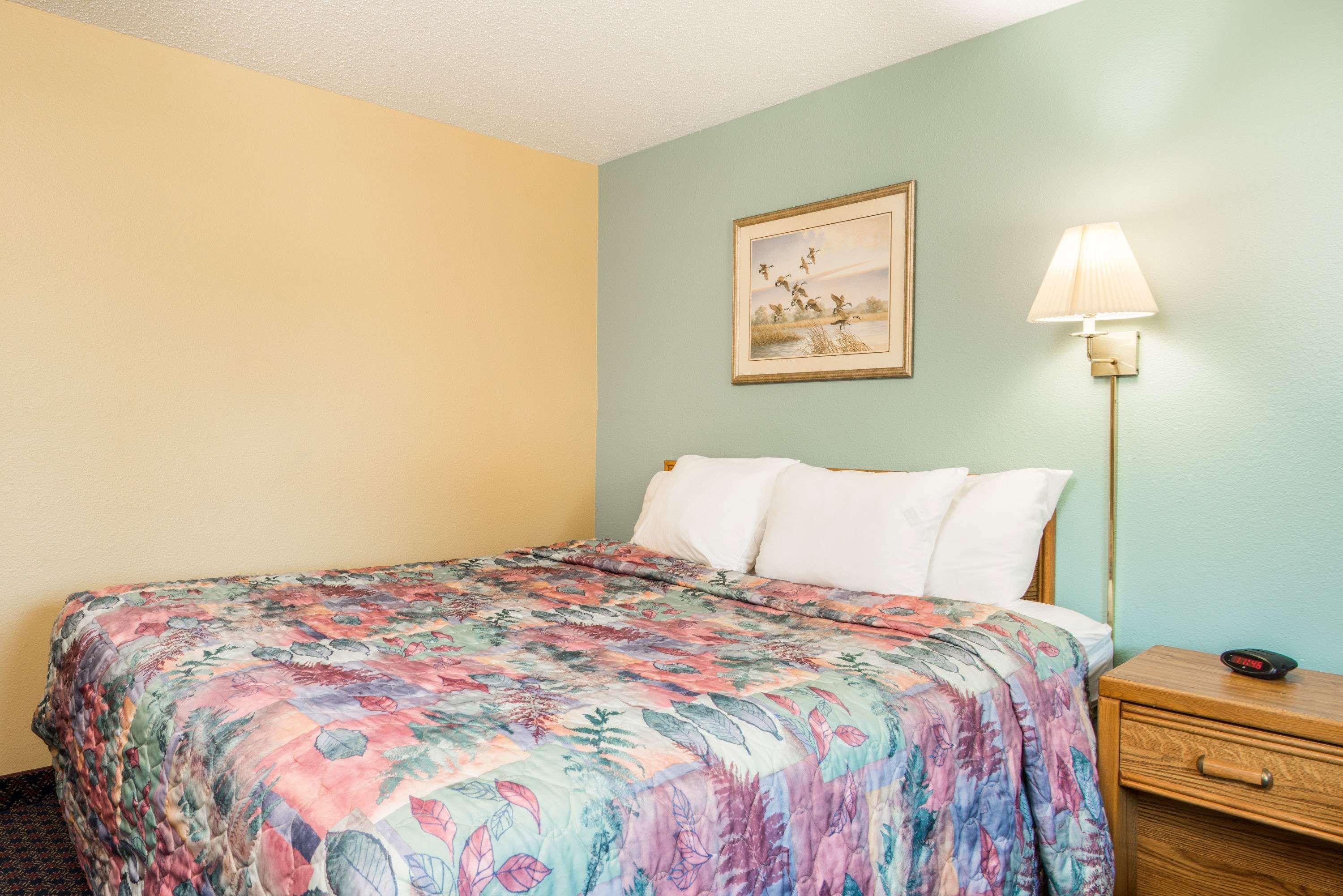Super 8 By Wyndham Fergus Falls ภายนอก รูปภาพ